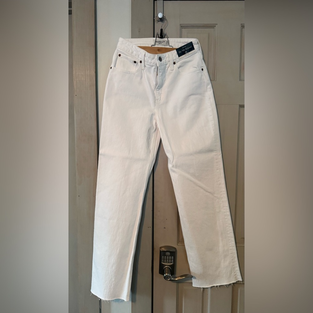 Abercrombie & Fitch 90s High Rise Relaxed Jeans - CURVE LOVE 25Short